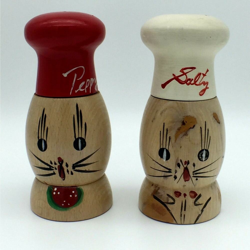 Salt and Pepper Shakers Salty and Peppy Cats Vintage Wood Hand Painted Kitschy - Picture 3 of 9
